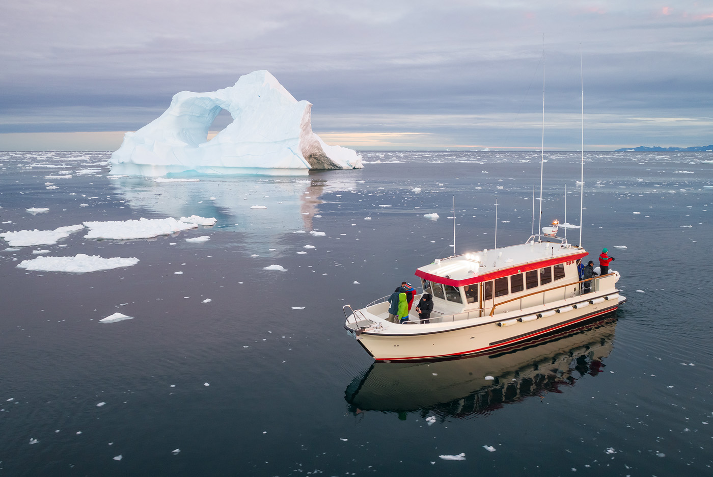 A typical Targa speed boat in Greenland. There's no really comfortable place to take off or land, but there's plenty of space to do so from the pilot's (or someone else's) hand.