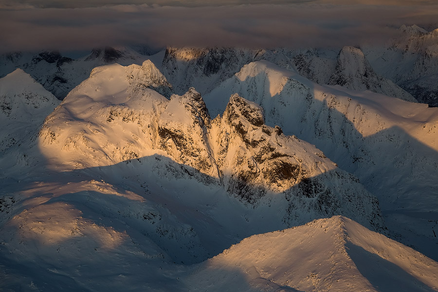 Shooting at ISO 800 is a no-brainer when light is low and you're in a Cessna.