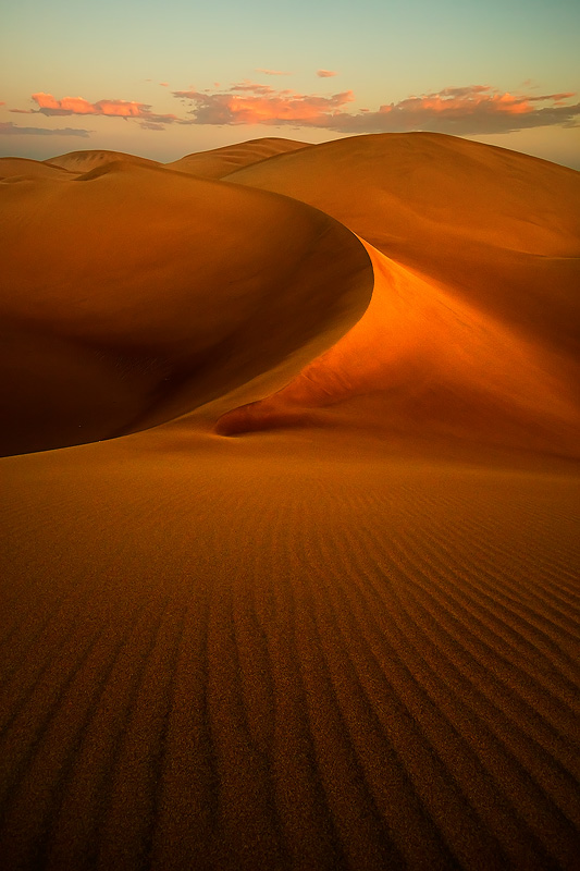 'The Trinity', Huacachina, Peru, September 2012. The title doesn't only refer to the three hills and three matching clouds. It's also the name of a Sean Paul album! And I love me some Sean Paul. Didn't expect that? :)