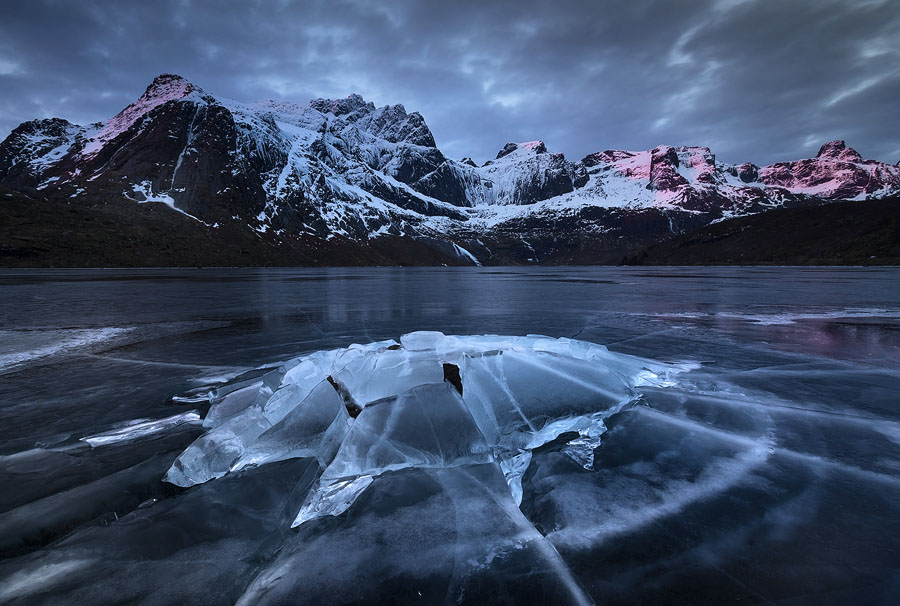 The declining frozen surface of Storvatnet lake created a myriad of crack patterns.