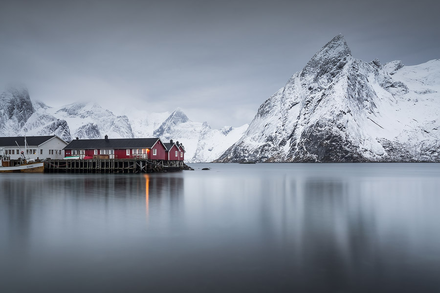 Mount Olstind is one of the main photographic jewels of the Reine area, and under the right conditions it is nothing less than spectacular.