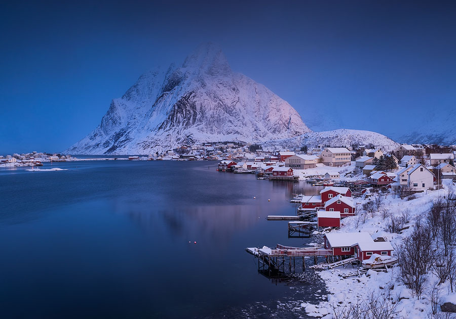 Reine in sunrise. With little wind and an opening in the clouds to the south-east, we had the opportunity to shoot the village and the iconic mount Olstind in pink light.